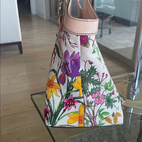 GUCCI Floral Canvas and leather Tote with Bamboo Handles. EUC - Picture 2 of 12